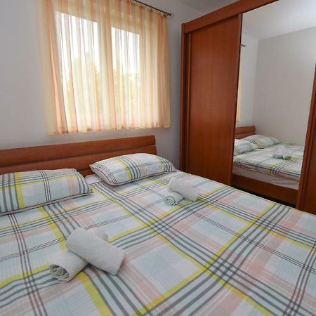 Ivana Apartment With Terrace 诺瓦利娅 外观 照片