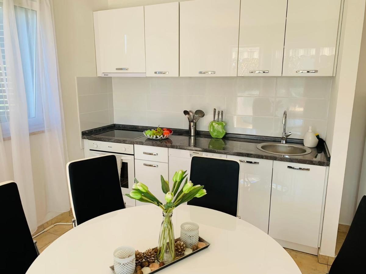 Ivana Apartment With Terrace 诺瓦利娅 外观 照片