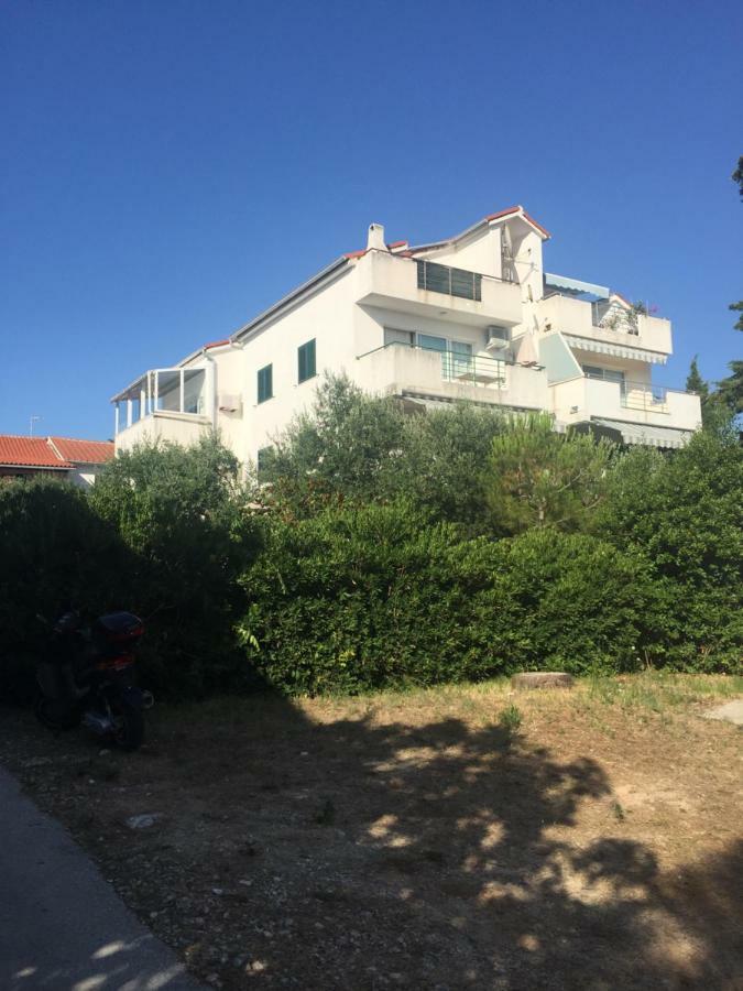 Ivana Apartment With Terrace 诺瓦利娅 外观 照片