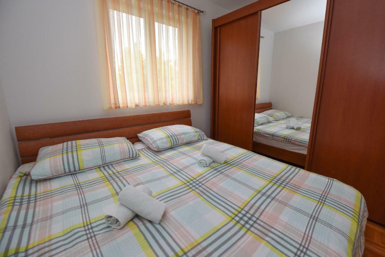 Ivana Apartment With Terrace 诺瓦利娅 外观 照片