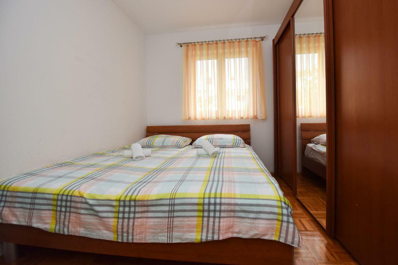 Ivana Apartment With Terrace 诺瓦利娅 外观 照片